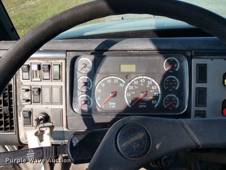 image for item DD7113 2001 Freightliner FL70 semi truck