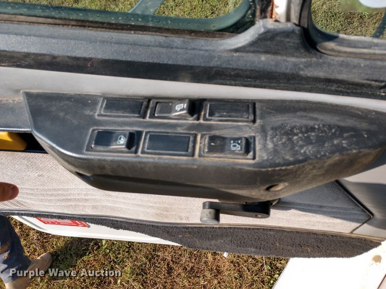 image for item DD7113 2001 Freightliner FL70 semi truck