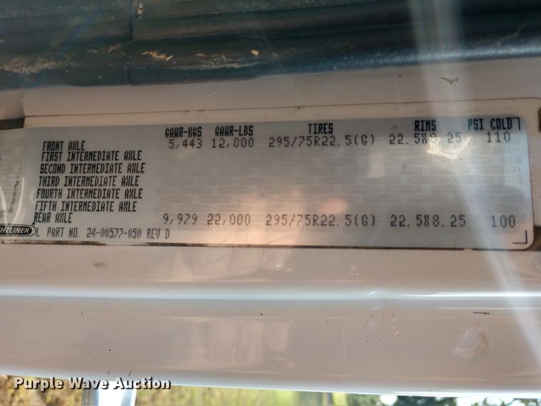 image for item DD7113 2001 Freightliner FL70 semi truck