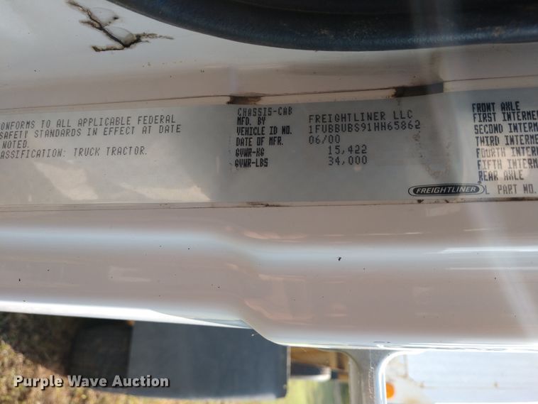 image for item DD7113 2001 Freightliner FL70 semi truck