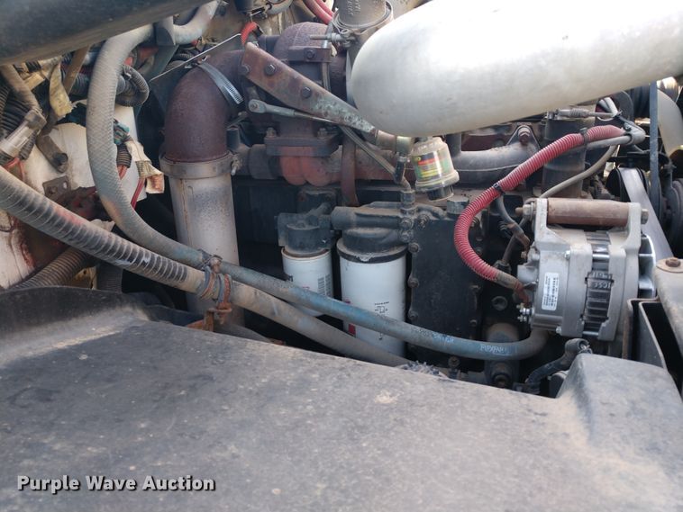 image for item DD7113 2001 Freightliner FL70 semi truck