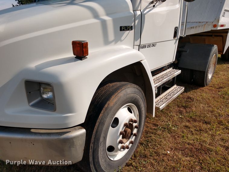 image for item DD7113 2001 Freightliner FL70 semi truck