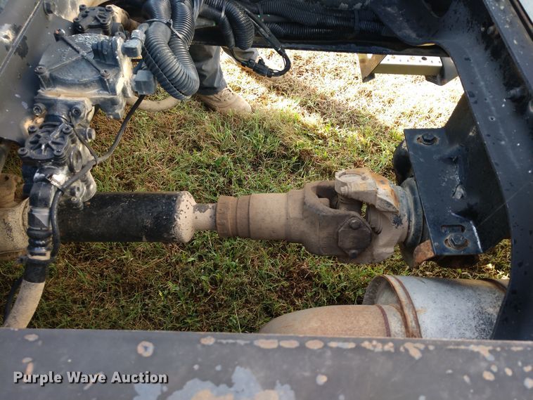 image for item DD7113 2001 Freightliner FL70 semi truck