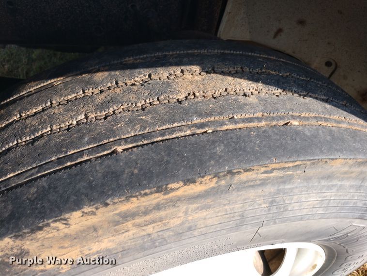 image for item DD7113 2001 Freightliner FL70 semi truck