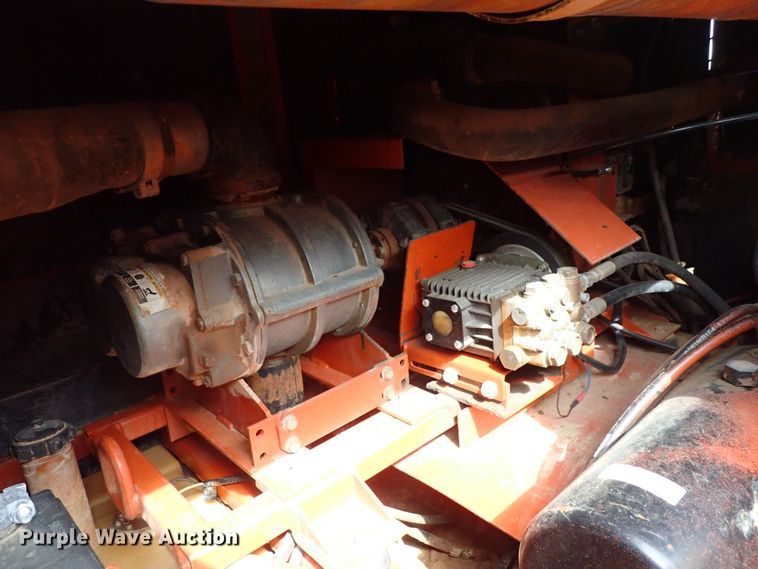image for item DE1106 2003 Ditch Witch FX30 vacuum excavator