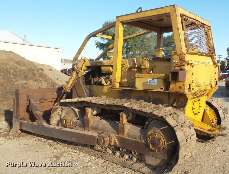 image for item DE2428 1964 Caterpillar D6C dozer