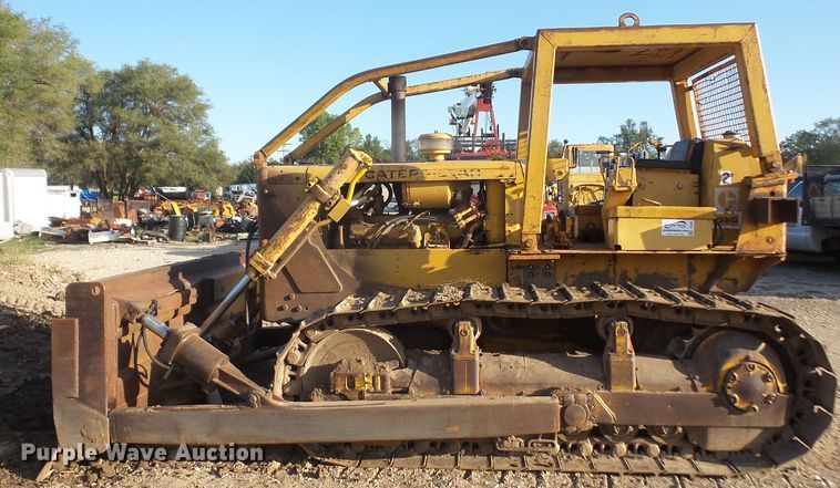 image for item DE2428 1964 Caterpillar D6C dozer
