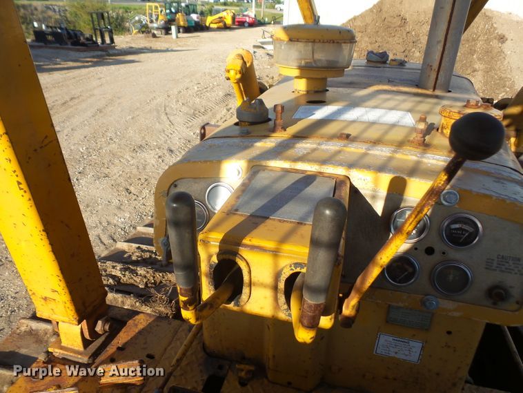 image for item DE2428 1964 Caterpillar D6C dozer