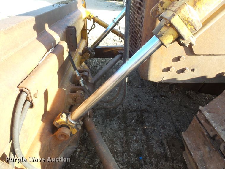 image for item DE2428 1964 Caterpillar D6C dozer