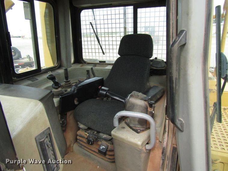 image for item DG0204 2005 Caterpillar D6R dozer