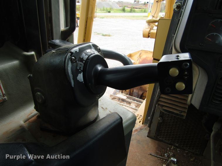 image for item DG0204 2005 Caterpillar D6R dozer