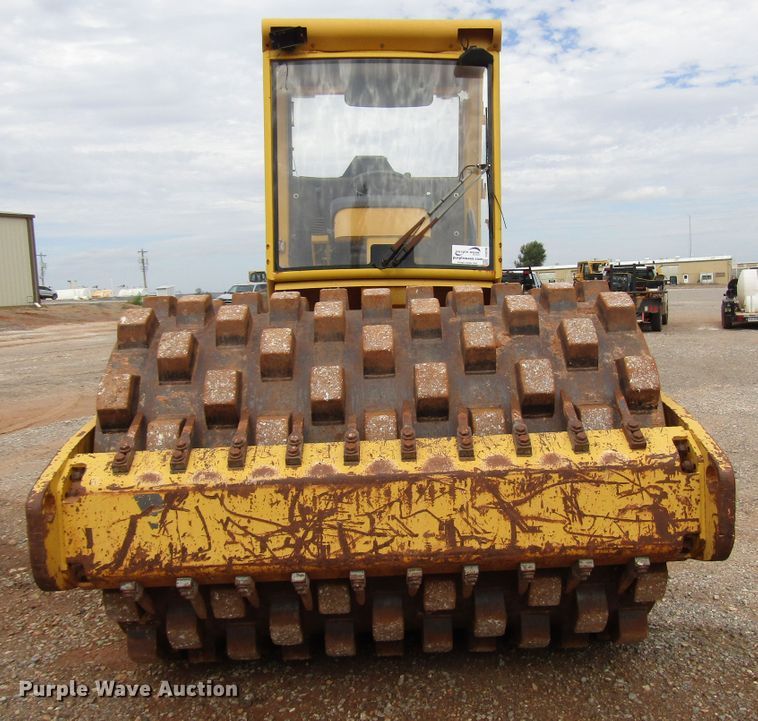 image for item DG0206 Vibromax VM106PD single drum vibratory roller