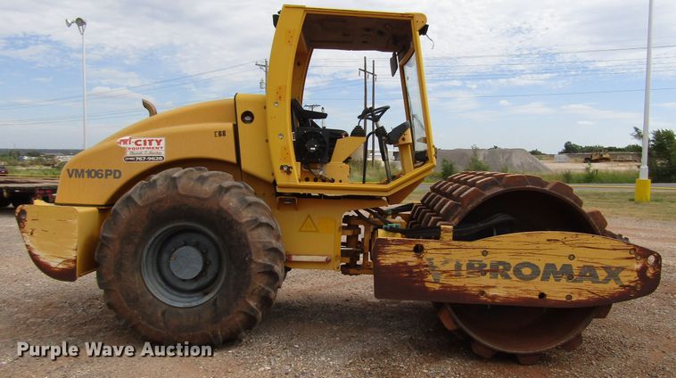 image for item DG0206 Vibromax VM106PD single drum vibratory roller