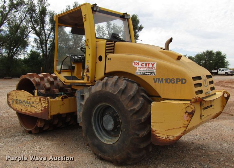 image for item DG0206 Vibromax VM106PD single drum vibratory roller