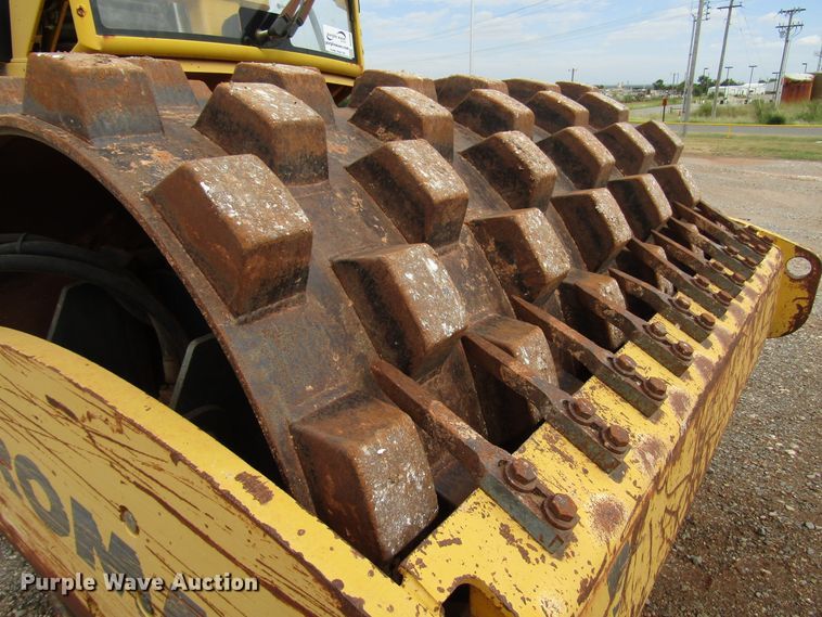 image for item DG0206 Vibromax VM106PD single drum vibratory roller