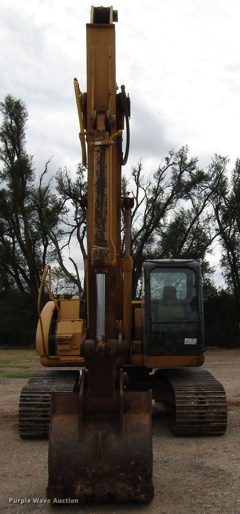 image for item DG0211 2005 John Deere 225C LC excavator