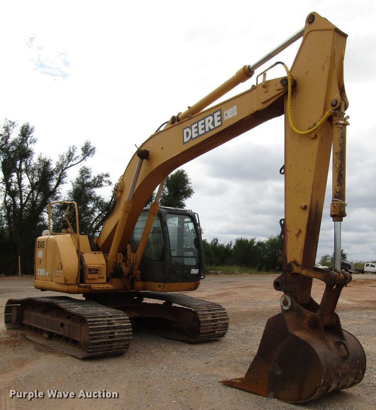 image for item DG0211 2005 John Deere 225C LC excavator