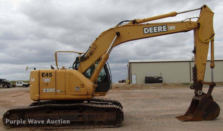 image for item DG0211 2005 John Deere 225C LC excavator