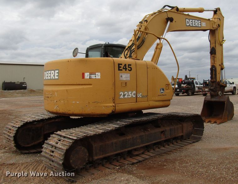 image for item DG0211 2005 John Deere 225C LC excavator