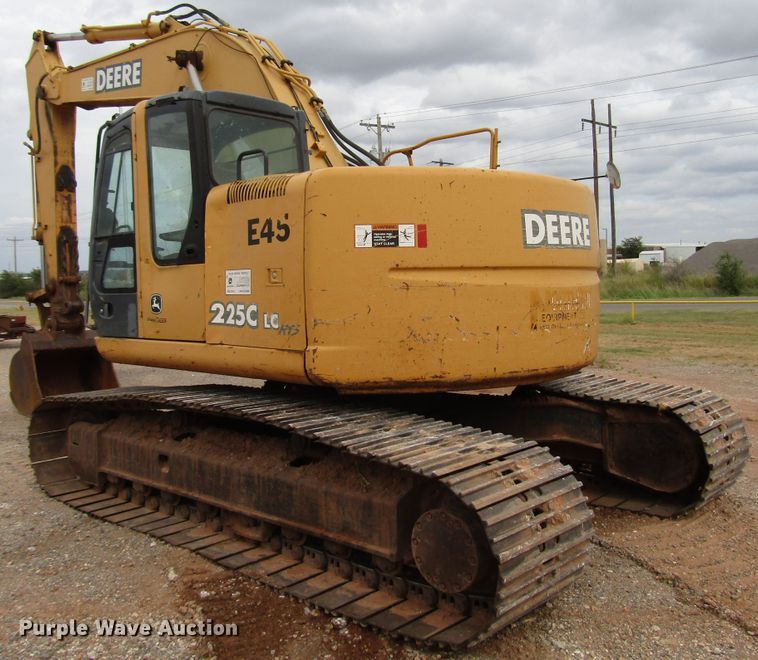 image for item DG0211 2005 John Deere 225C LC excavator