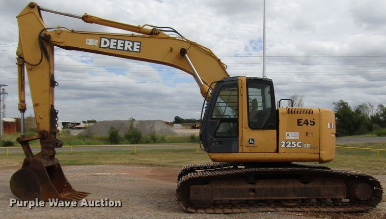 image for item DG0211 2005 John Deere 225C LC excavator