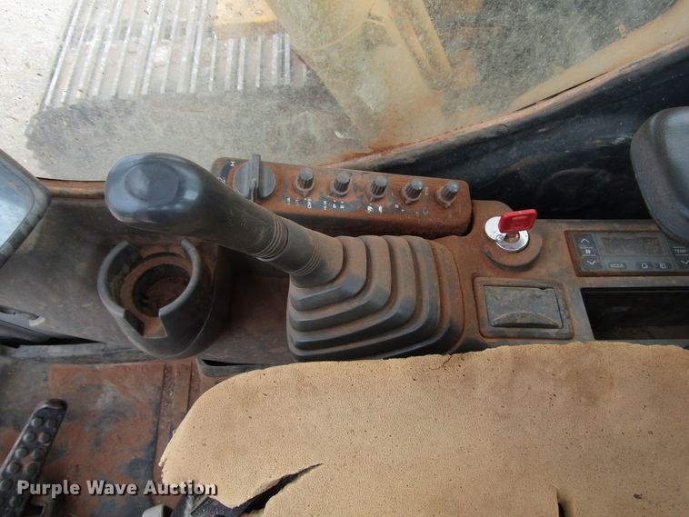 image for item DG0211 2005 John Deere 225C LC excavator