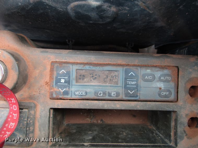 image for item DG0211 2005 John Deere 225C LC excavator