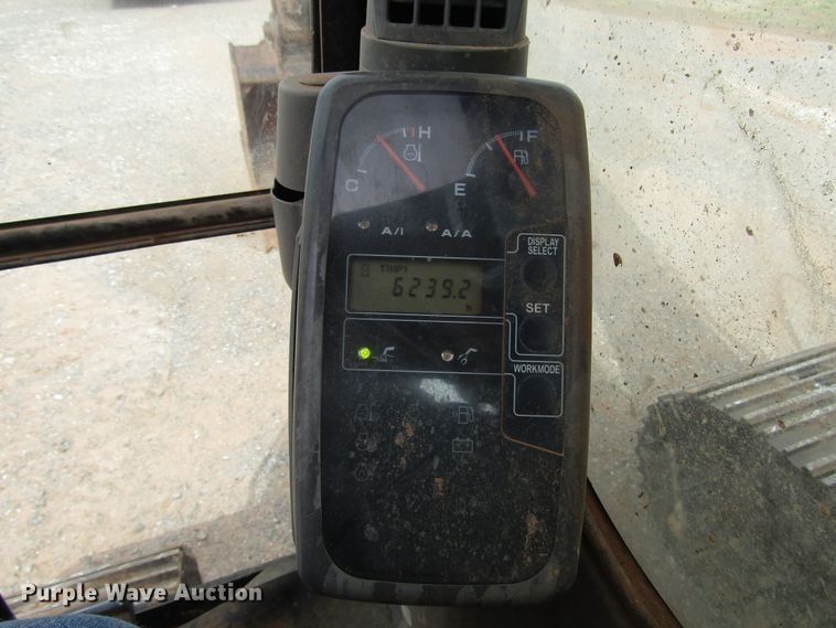 image for item DG0211 2005 John Deere 225C LC excavator