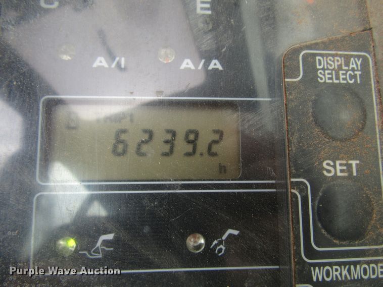 image for item DG0211 2005 John Deere 225C LC excavator