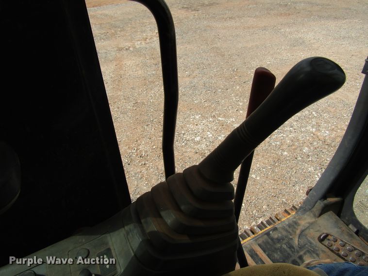 image for item DG0211 2005 John Deere 225C LC excavator