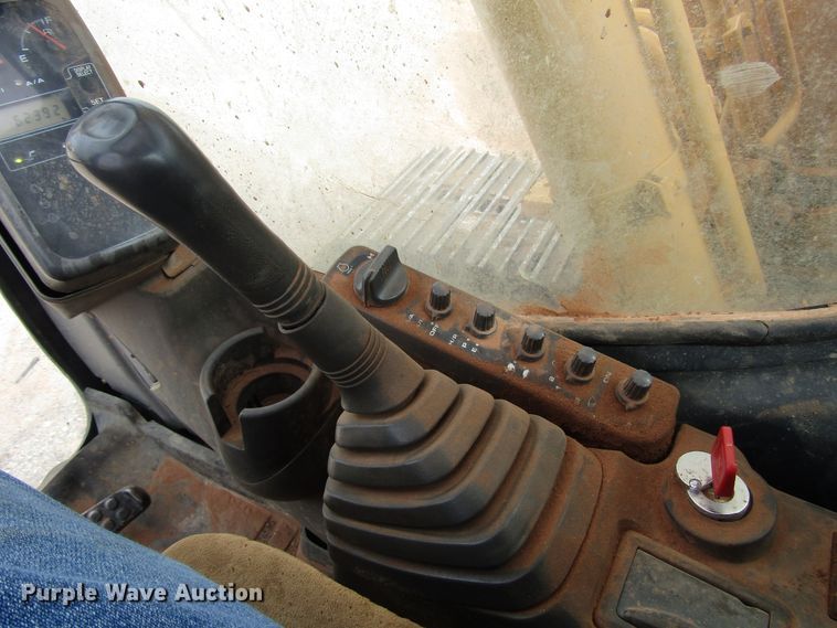 image for item DG0211 2005 John Deere 225C LC excavator