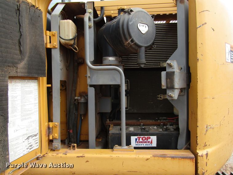 image for item DG0211 2005 John Deere 225C LC excavator