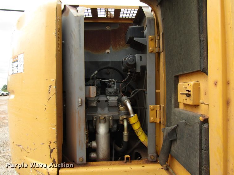 image for item DG0211 2005 John Deere 225C LC excavator