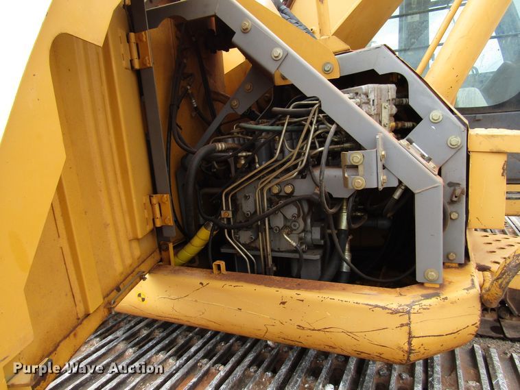 image for item DG0211 2005 John Deere 225C LC excavator