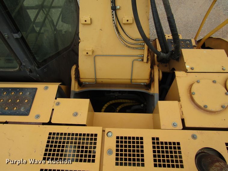 image for item DG0211 2005 John Deere 225C LC excavator