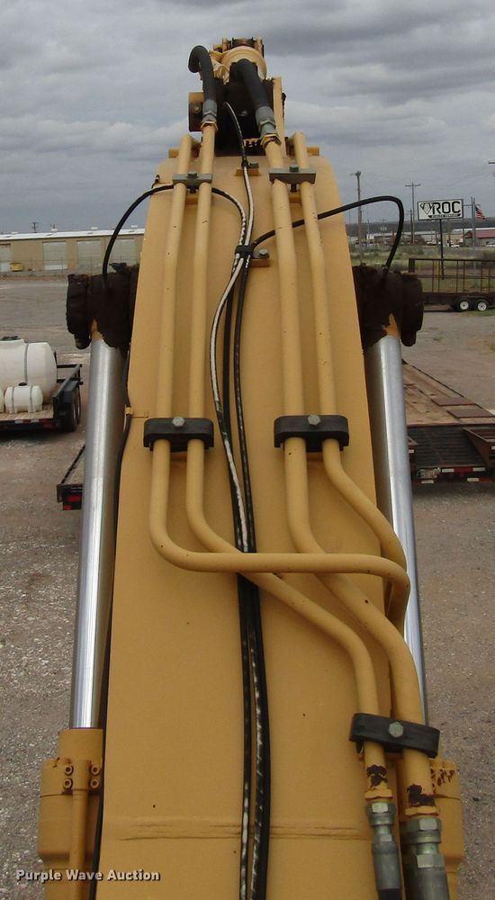 image for item DG0211 2005 John Deere 225C LC excavator