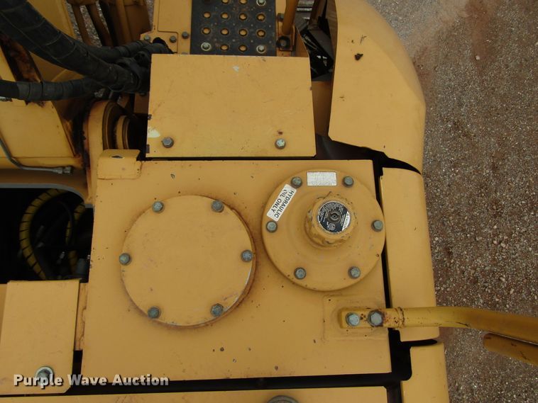 image for item DG0211 2005 John Deere 225C LC excavator