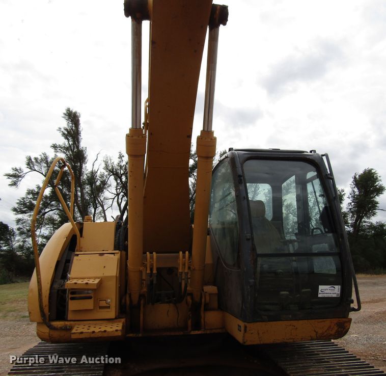 image for item DG0211 2005 John Deere 225C LC excavator
