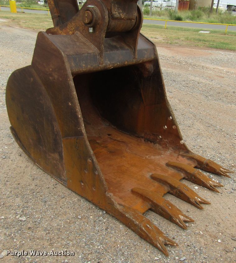 image for item DG0211 2005 John Deere 225C LC excavator