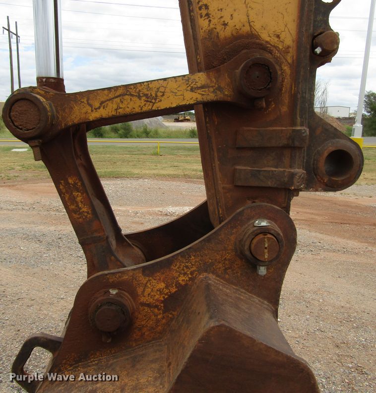 image for item DG0211 2005 John Deere 225C LC excavator