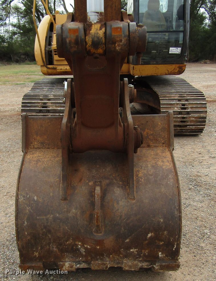 image for item DG0211 2005 John Deere 225C LC excavator