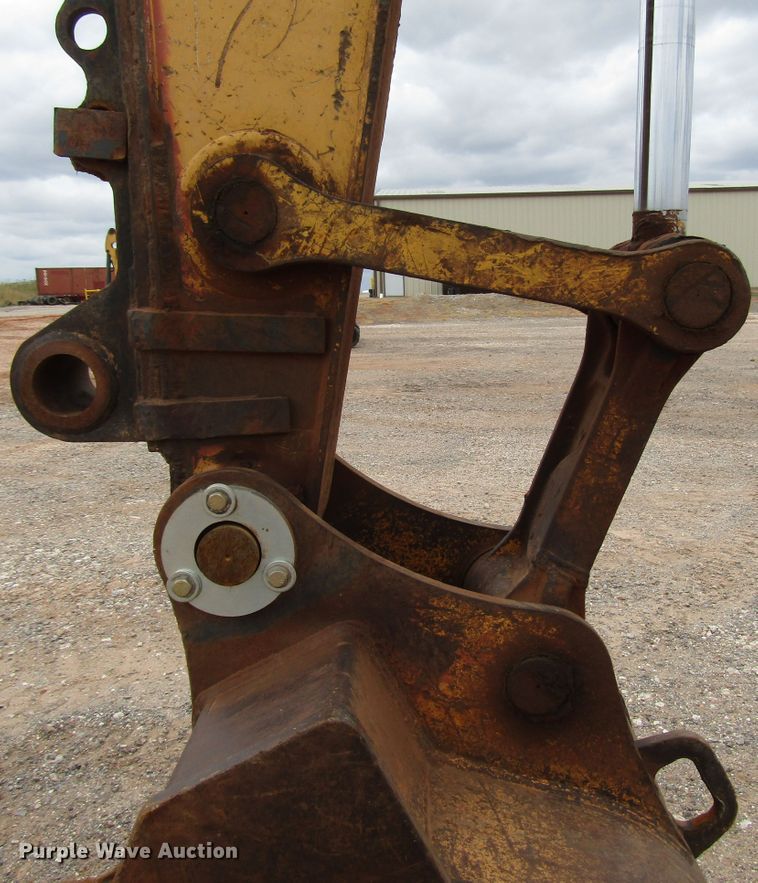 image for item DG0211 2005 John Deere 225C LC excavator