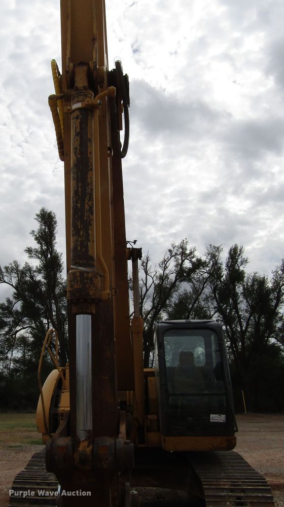 image for item DG0211 2005 John Deere 225C LC excavator