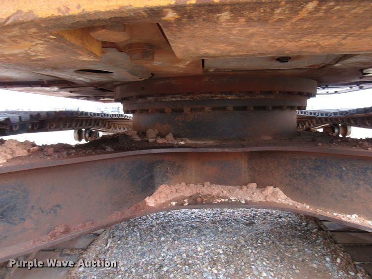 image for item DG0211 2005 John Deere 225C LC excavator