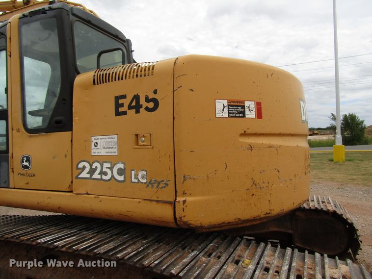 image for item DG0211 2005 John Deere 225C LC excavator