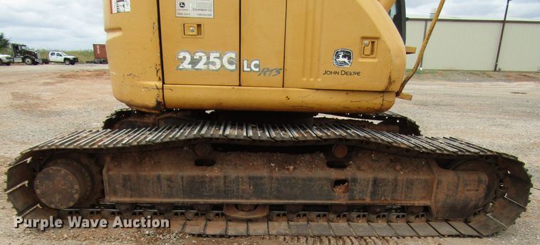 image for item DG0211 2005 John Deere 225C LC excavator