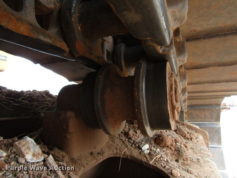 image for item DG0211 2005 John Deere 225C LC excavator