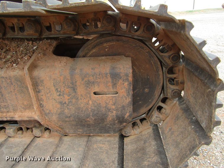 image for item DG0211 2005 John Deere 225C LC excavator