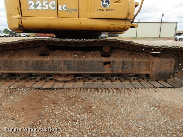 image for item DG0211 2005 John Deere 225C LC excavator