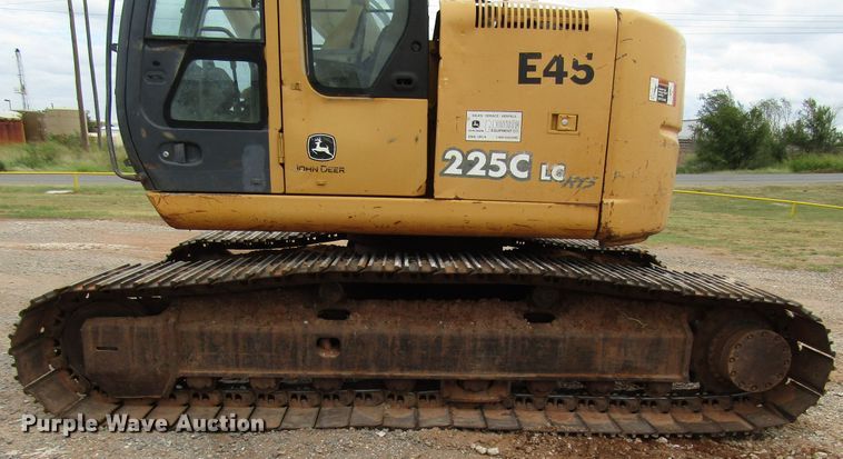 image for item DG0211 2005 John Deere 225C LC excavator